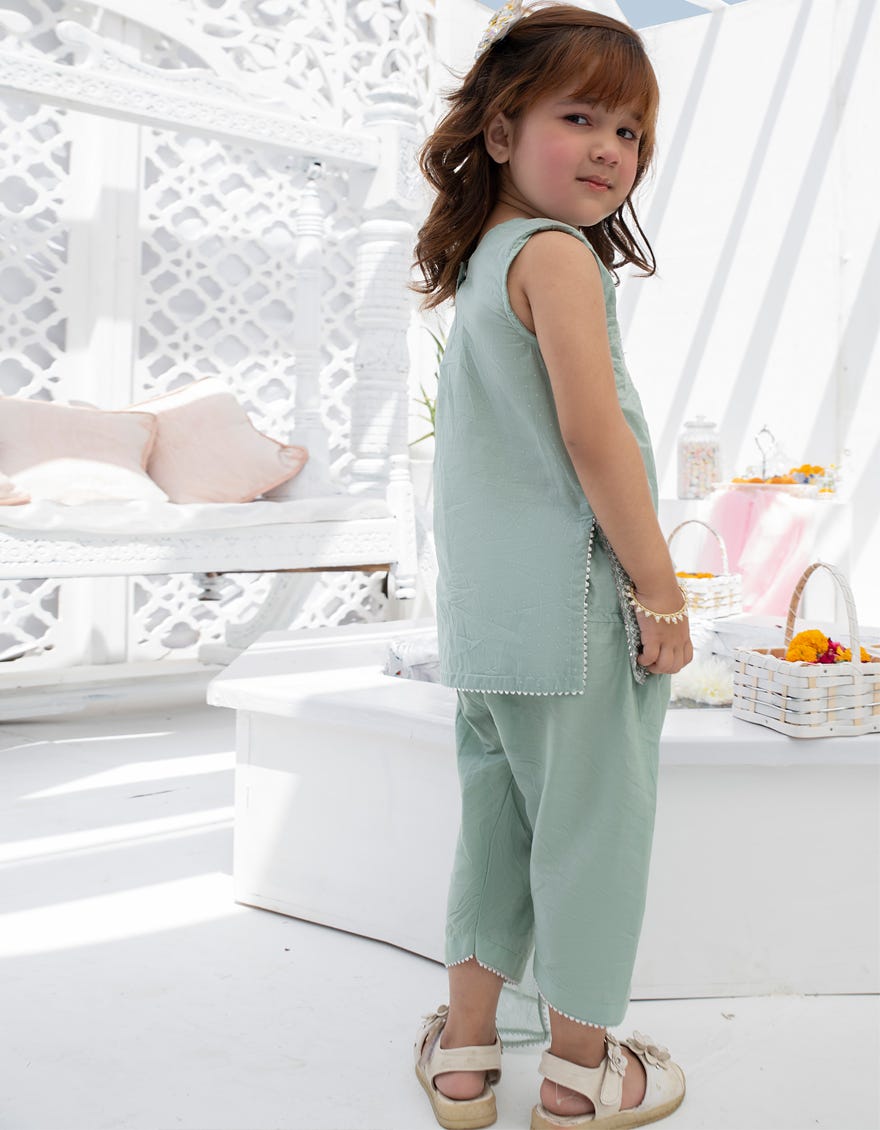 JIK-S-JGKL-22-1563 FB/Hibisucus