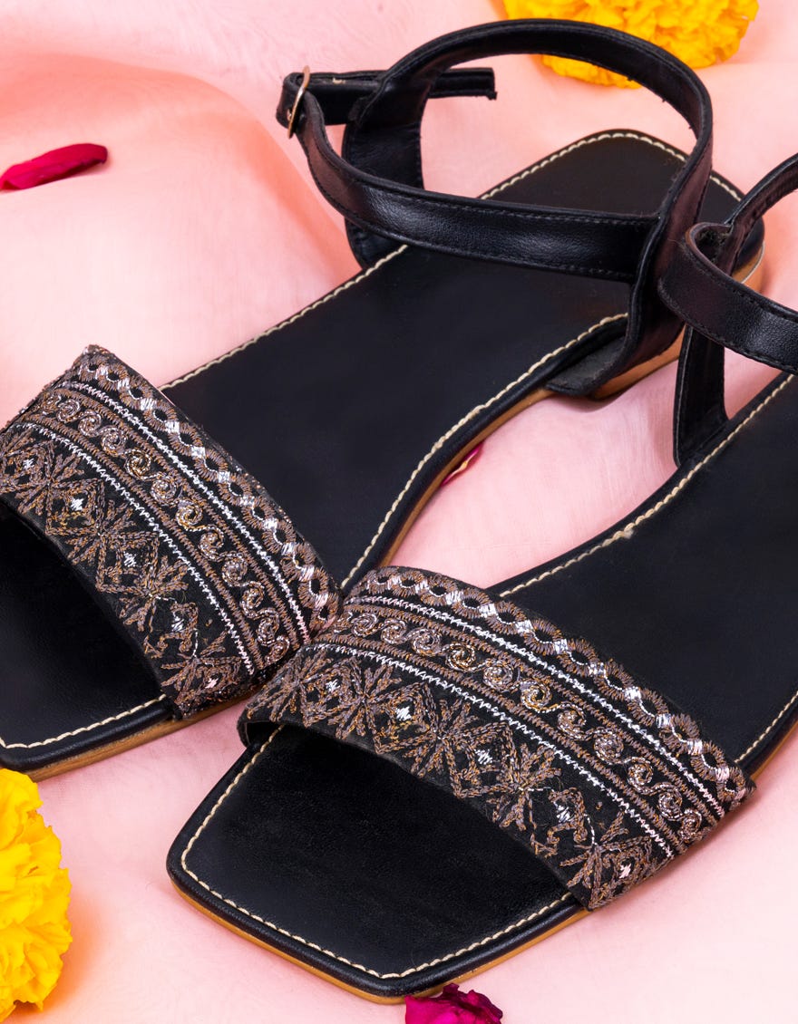 black-chappal-jlfwc-23-021