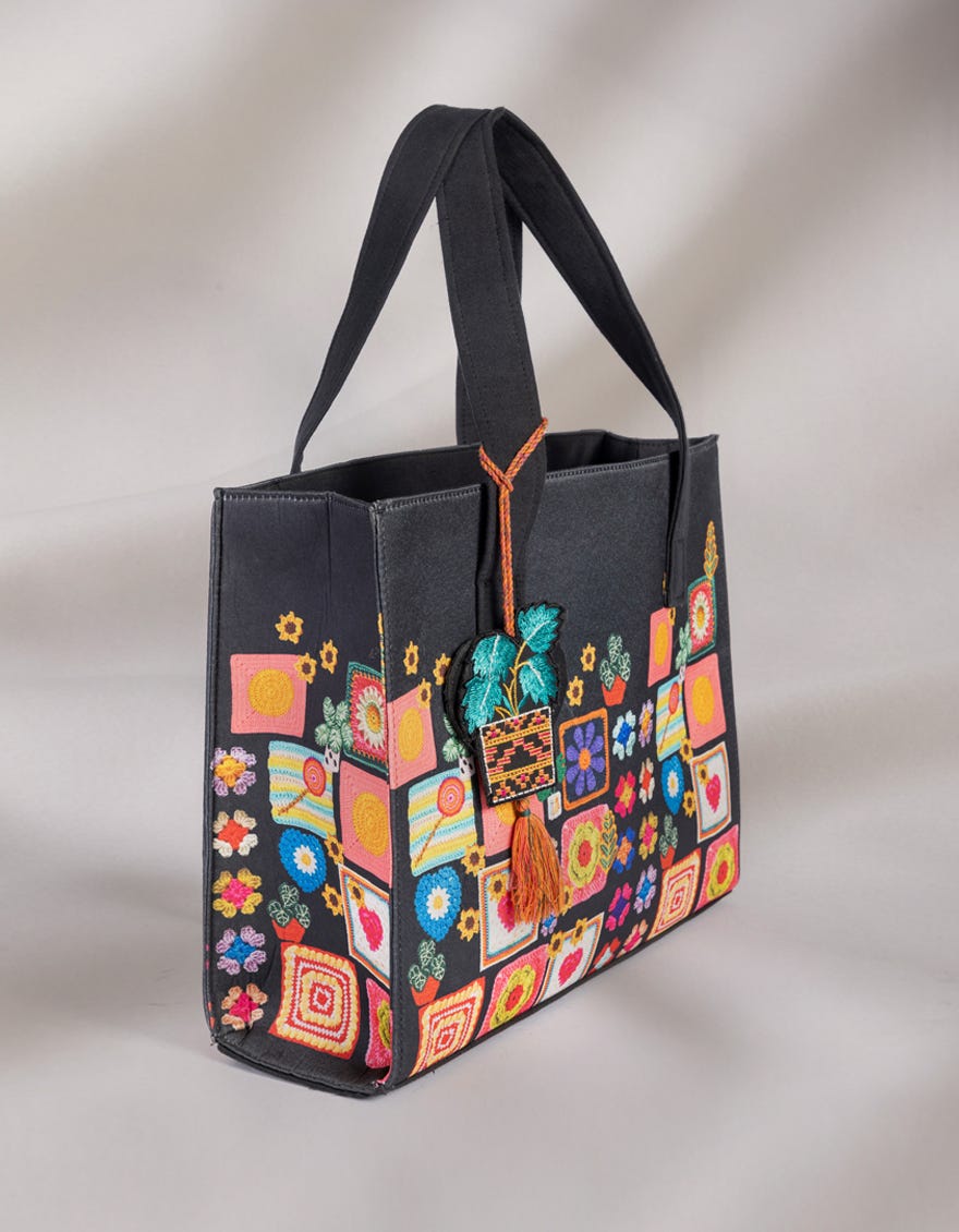 black-tote-bag-jjbl25136