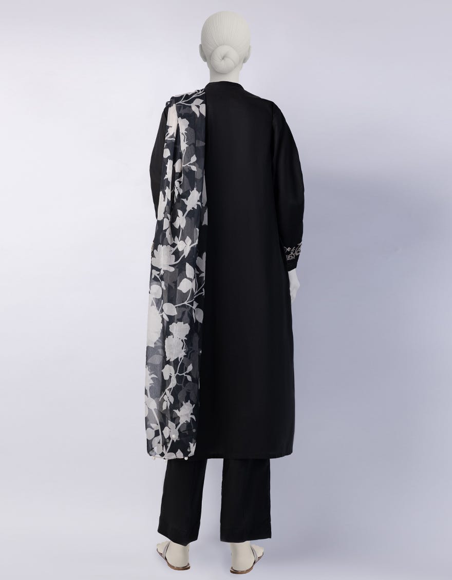 black-lawn-embroidered-3pc-stitched-jls25218s