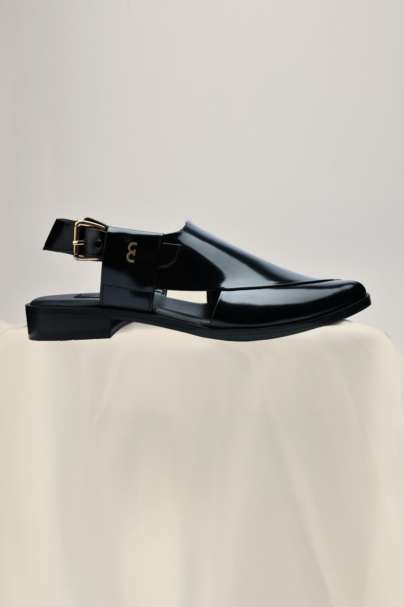 knights-black-men-sandals