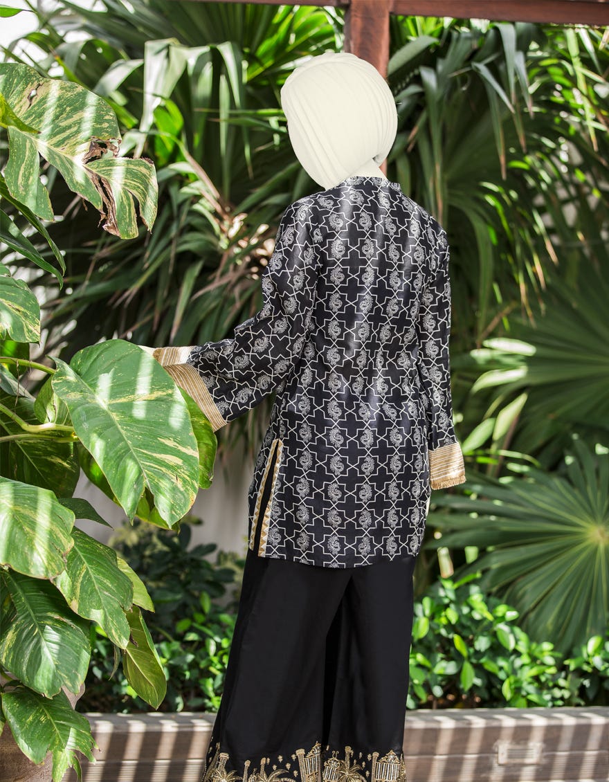 jgk-s-ygtl-409-19-fb-b&w-peacock