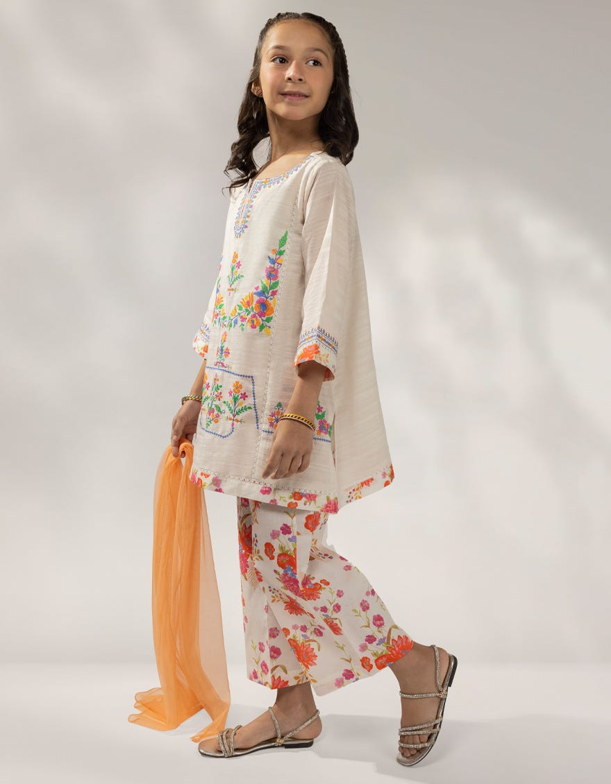 off-white-khaddar-embroidered-3pc-stitched-jgp251618s