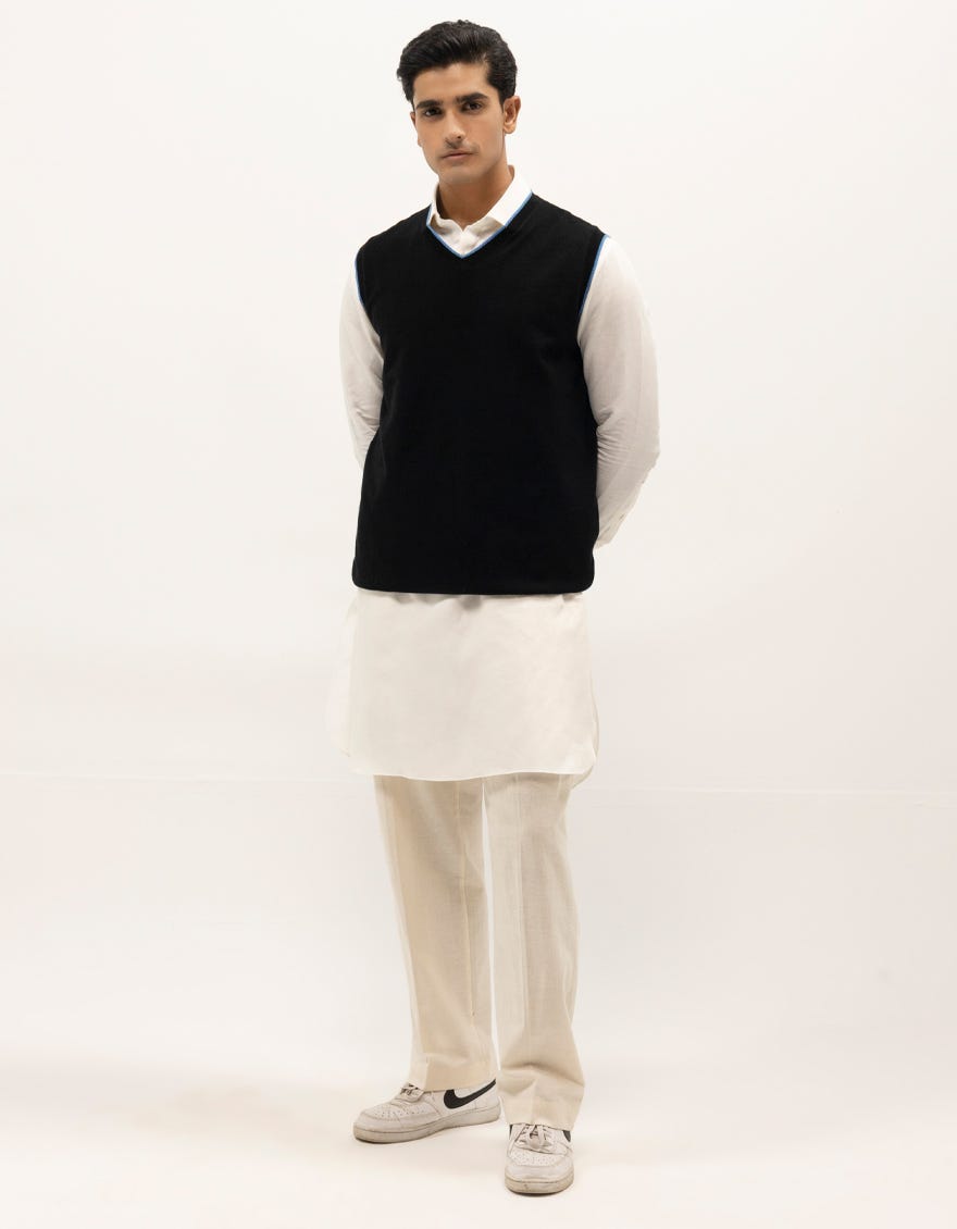 leo-black-sleevless-v-neck-sweater-jjswt0041