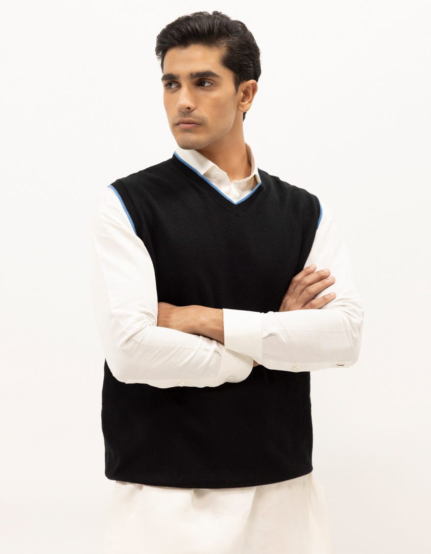 leo-black-sleevless-v-neck-sweater-jjswt0041