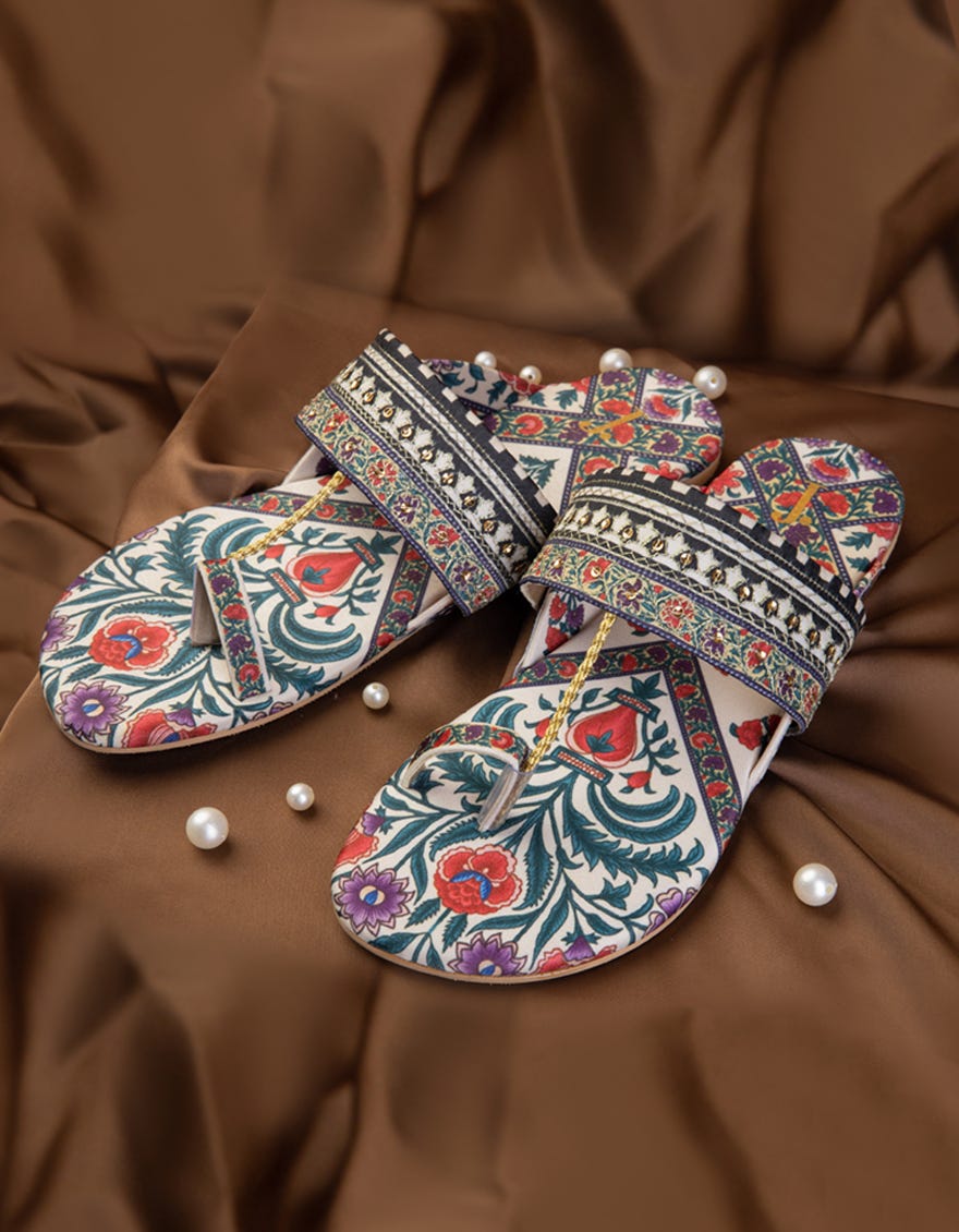 MULTICOLOR SEMI FORMAL CHAPPAL