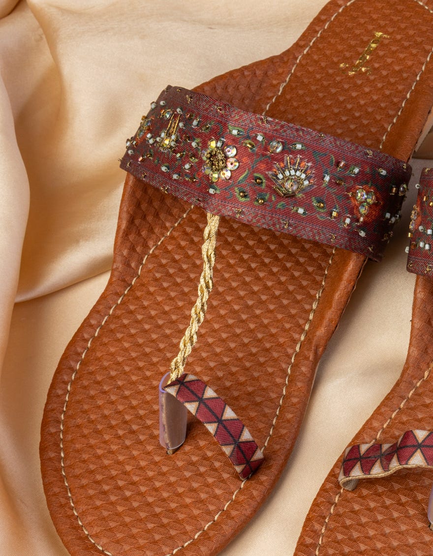 MAROON KOLHAPURI CHAPPAL