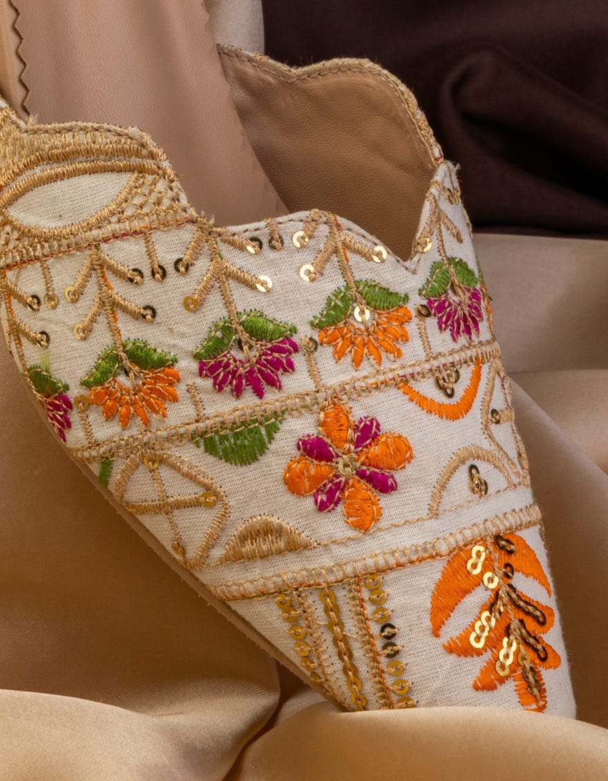 OFF WHITE SEMI-FORMAL CHAPPAL