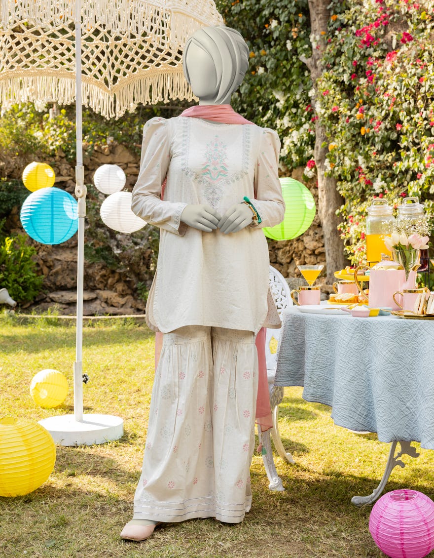 OFF WHITE LAWN EMBROIDERED 3PC | JGK-S-JTP-25-608