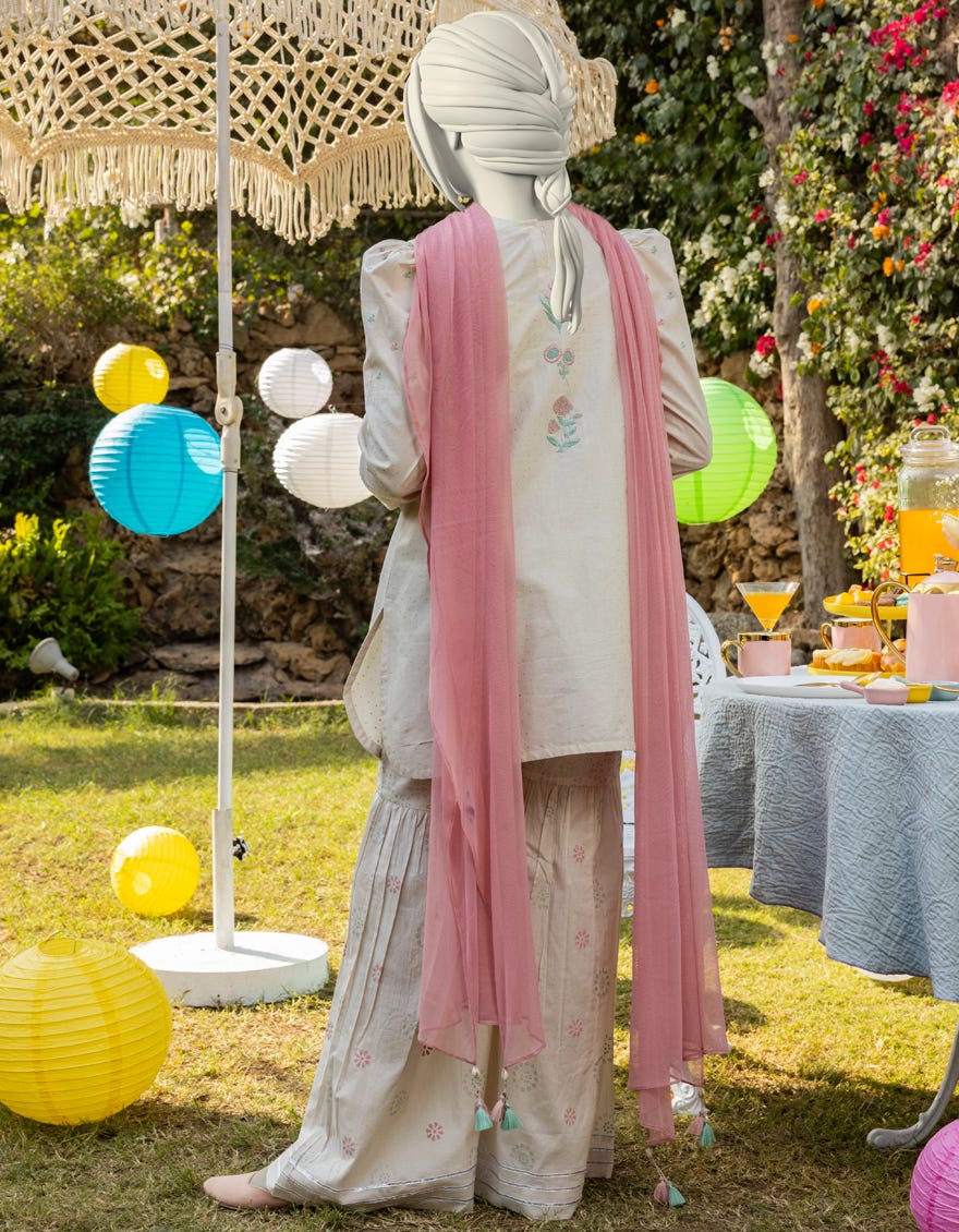 OFF WHITE LAWN EMBROIDERED 3PC | JGK-S-JTP-25-608