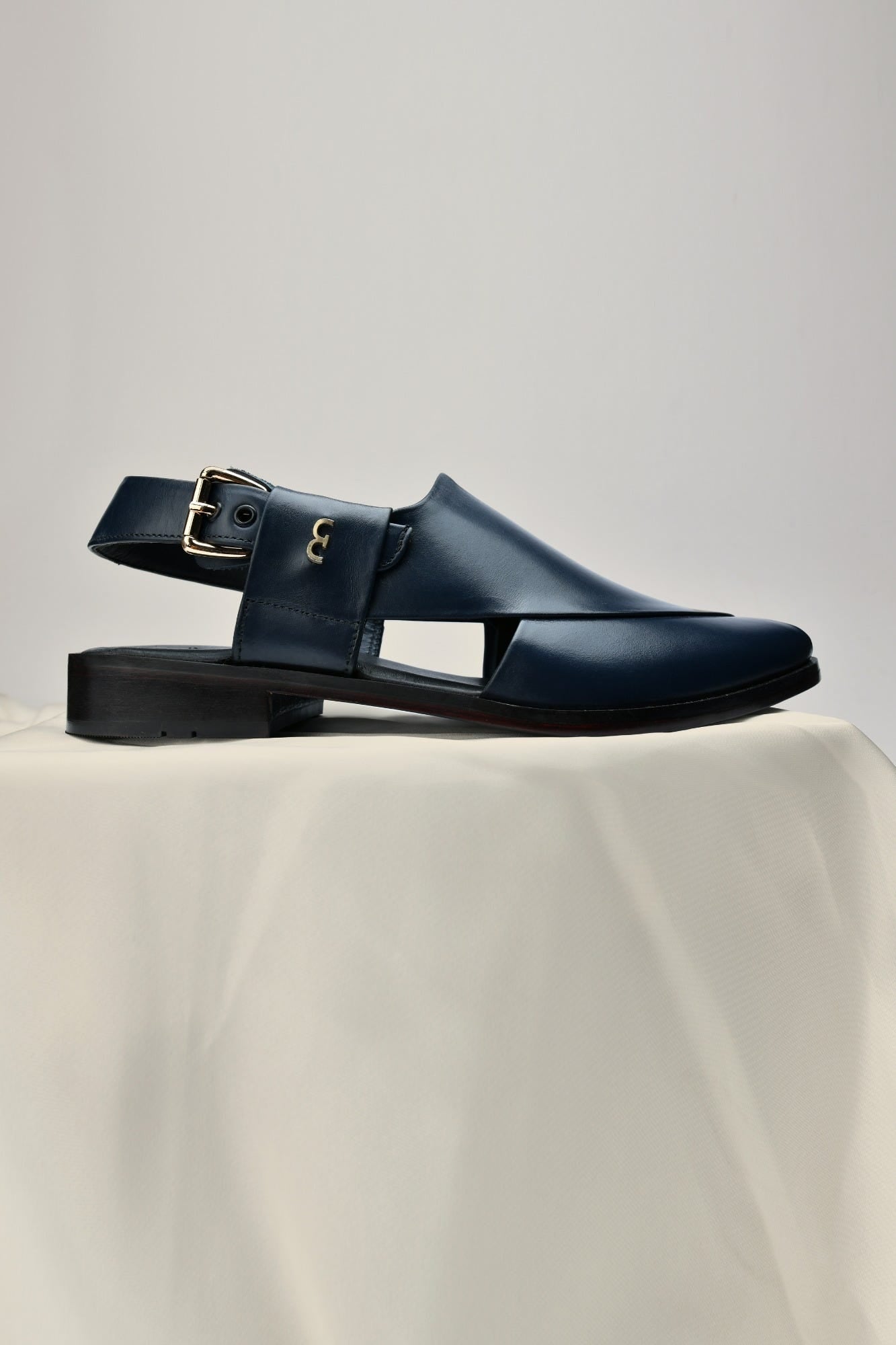 knights-navy-men-sandals