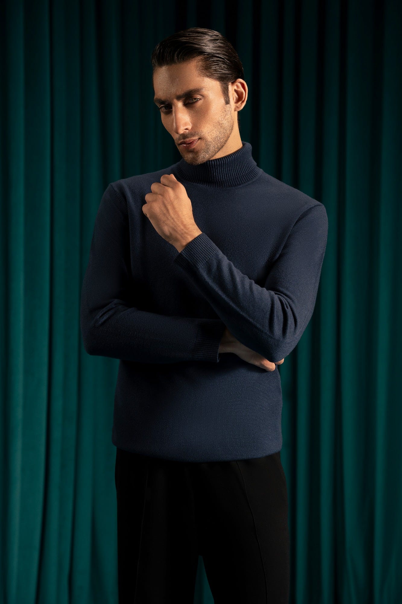 NAVY TURTLENECK SWEATER | CC-SWT-0035